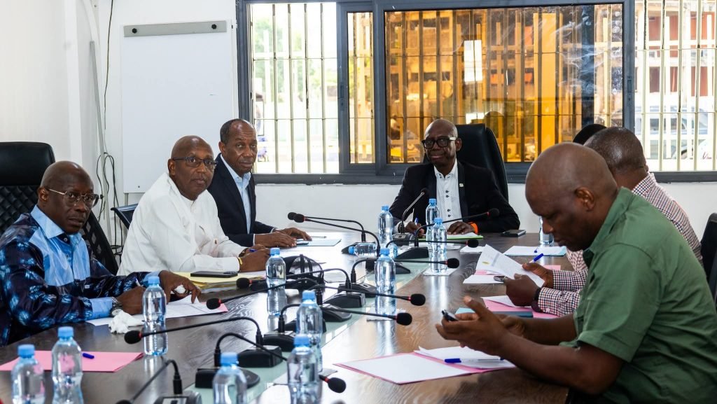 Guinée : 18 présélectionnés sur 62 aspirants au poste de sélectionneur du Syli national Guinée : 18 présélectionnés sur 62 aspirants au poste de sélectionneur du Syli national