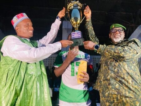 Une finale magique à Labé : le Trophée Dr Mamadou Barry sacre le sport, la jeunesse… et les racines Une finale magique à Labé : le Trophée Dr Mamadou Barry sacre le sport, la jeunesse… et les racines