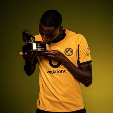 Sehrou Guirassy reçoit le trophée de meilleur buteur… – Africa Guinee