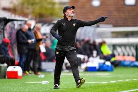 Le coach Paulo Duarte veut rajeunir le Syli : ‘’Nous avons de grands joueurs, mais beaucoup s’approchent déjà de la fin de leur carrière’’ Le coach Paulo Duarte veut rajeunir le Syli : ‘’Nous avons de grands joueurs, mais beaucoup s’approchent déjà de la fin de leur carrière’’