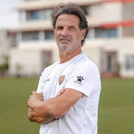 Paulo Duarte à la tête du Syli : « le joueur qui ne va pas comprendre que tout ce qu’on dit au vestiaire doit rester au vestiaire va avoir des difficultés avec moi. » Paulo Duarte à la tête du Syli : « le joueur qui ne va pas comprendre que tout ce qu’on dit au vestiaire doit rester au vestiaire va avoir des difficultés avec moi. »